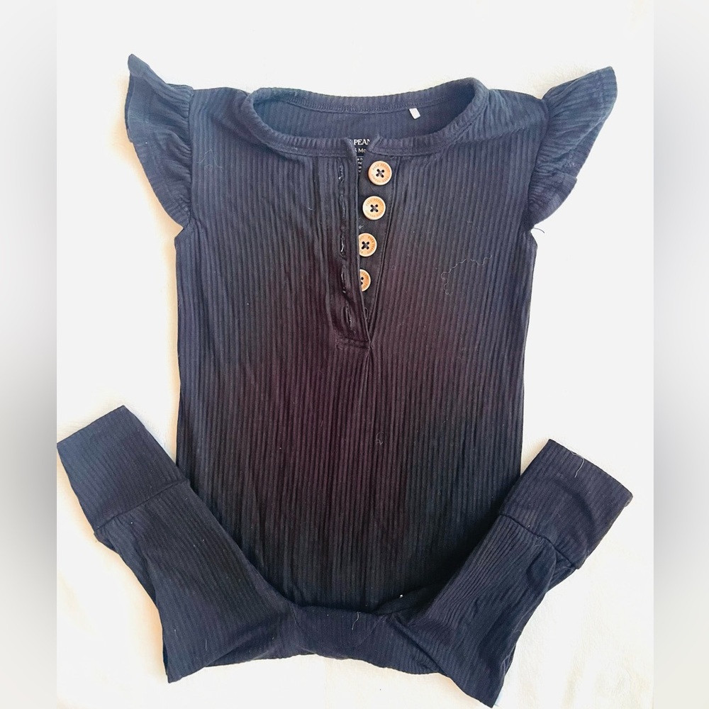 Poshpeanut ruffle butt and ruffle sleeve romper LIKE NEW 18-24 months